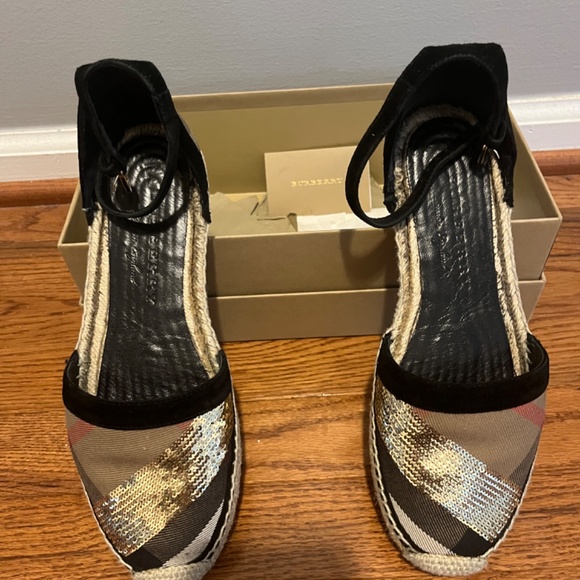 Burberry shoes - Picture 9 of 11